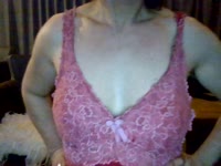 hoi, ik ben hete milf die voor veel open staat. ik hou wel van dominantie en hou er van om een onderdanig sletje te zijn. Maar als jij dat wil kan ik ook jouw strenge meesteres zijn....Er kan veel maar geen extreme ding zoals:naalden, plas en poep...Vragen staat vrij, wie weet kan je me overtuigen om grenzen te verleggen.