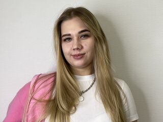 camgirl playing with vibrator CathernLoven