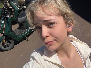 camgirl fingering bald pussy KeilaTouchton