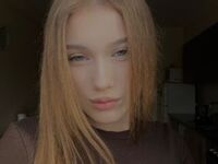 camgirl showing tits MiaDelicia