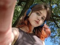 topless webcam girl OliviaHurewicz