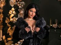 camgirl playing with vibrator Scarlett