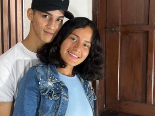 webcamgirl having sex CnadyAndOliver