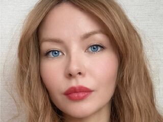 camgirl playing with vibrator AnnaAnechka