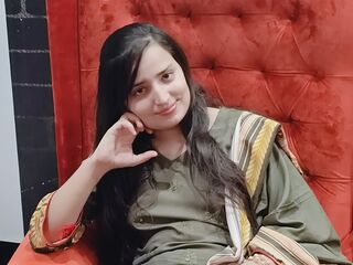 girl AyeshaSajid