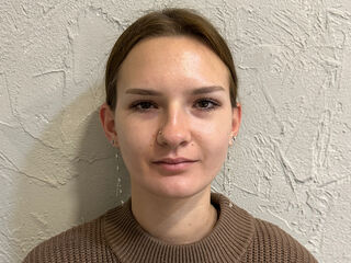 fingering cam girl BritneySwiss