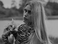 naked girl with webcam masturbating with dildo CharisseBuonomo