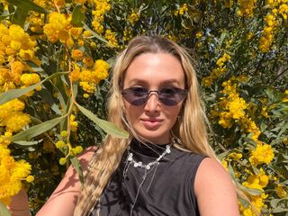 fingering cam girl video DelaineClowerd