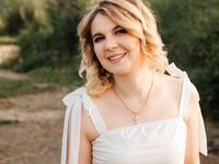 naked camgirl masturbating with vibrator DemetriceAkpan