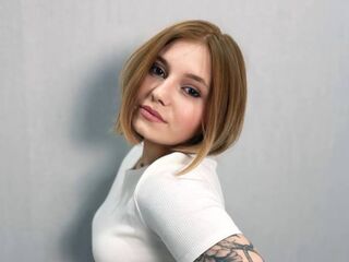 cam girl playing with dildo ElenorLandes