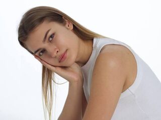 naked webcamgirl picture ElizSautner
