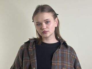 camgirl masturbating with vibrator HeikeGraciano