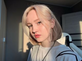 naked girl with webcam fingering pussy IleneDrones