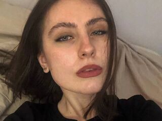 camslut showing tits JaneTetreault