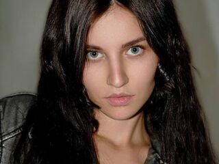 camgirl masturbating with vibrator JolineDurda