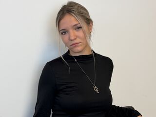 camgirl showing tits KeiraTullier