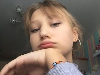 naked camgirl masturbating with vibrator LakeeshaBrimmer