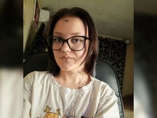 camgirl fingering bald pussy LaquitaMoncure