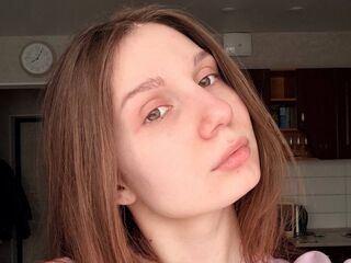 naked girl with webcam masturbating with dildo LaraVenn