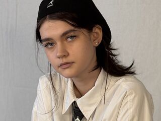 chatroom sex LeannMolineaux