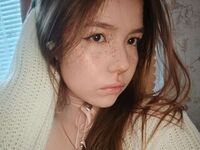 camgirl fingering shaved pussy LouannMuench