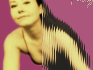 fingering girl cam picture LucyLevatto