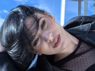 naked girl with cam fingering MadelynVelure