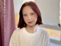 masturbating camgirl MaisieMundhenk