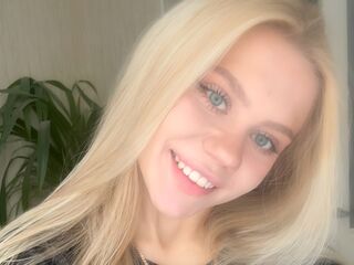 cam girl masturbating with vibrator MarlenaBalceiro