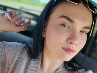 naughty camgirl masturbating with vibrator MelindaHeid