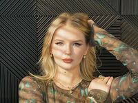 camslut naked MiaLloydy
