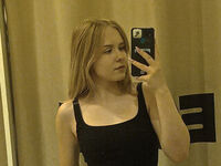 beautiful webcamgirl MolliMcDaniel