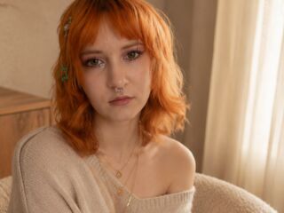 camgirl playing with vibrator RobertaLah