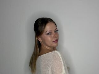 camgirl fingering bald pussy RubieMenso