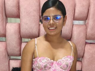 girl chat room SalomeHarman