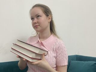 naked girl with webcam fingering pussy SandieSpataro