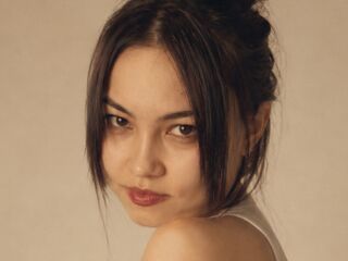 beautiful webcamgirl SeeBugl