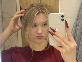 fingering camgirl video SkyeDavi