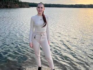 naked cam girl masturbating with sextoy VarvaraShy